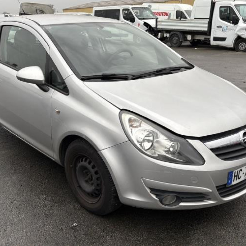 Feu arriere stop central OPEL CORSA D Photo n°2