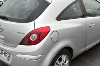 Feu arriere stop central OPEL CORSA D