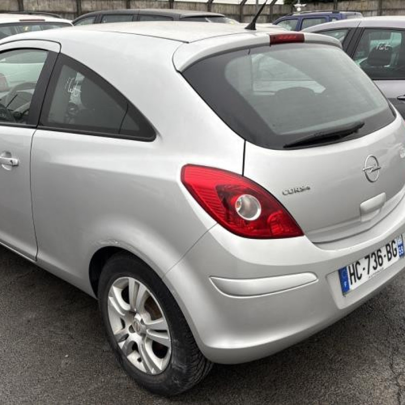 Feu arriere stop central OPEL CORSA D Photo n°4
