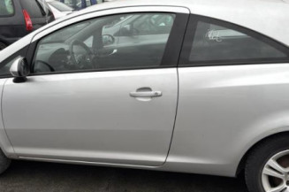 Feu arriere stop central OPEL CORSA D