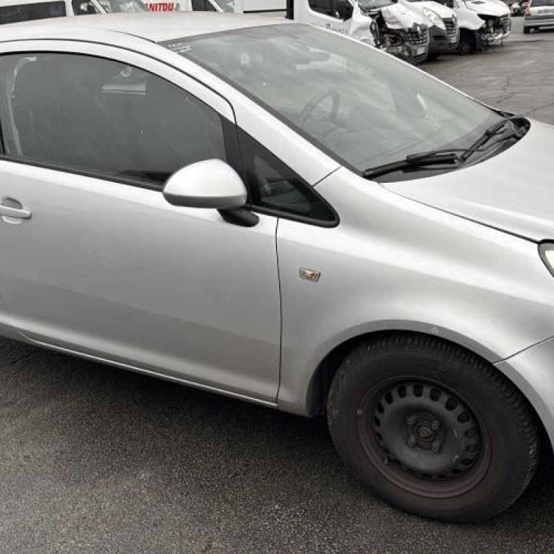 Feu arriere stop central OPEL CORSA D Photo n°7