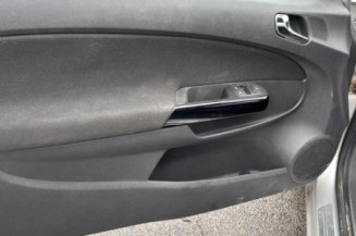 Feu arriere stop central OPEL CORSA D