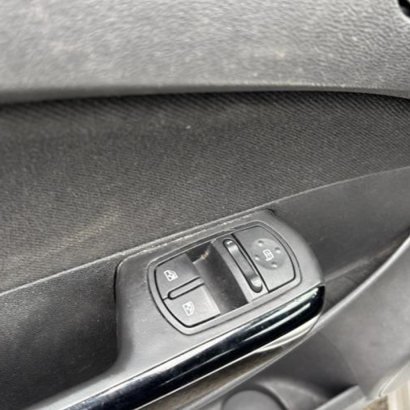 Feu arriere stop central OPEL CORSA D Photo n°10