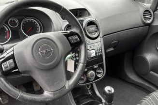 Feu arriere stop central OPEL CORSA D