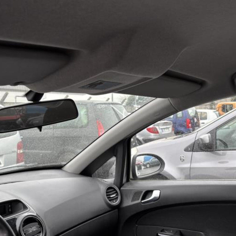 Feu arriere stop central OPEL CORSA D Photo n°14