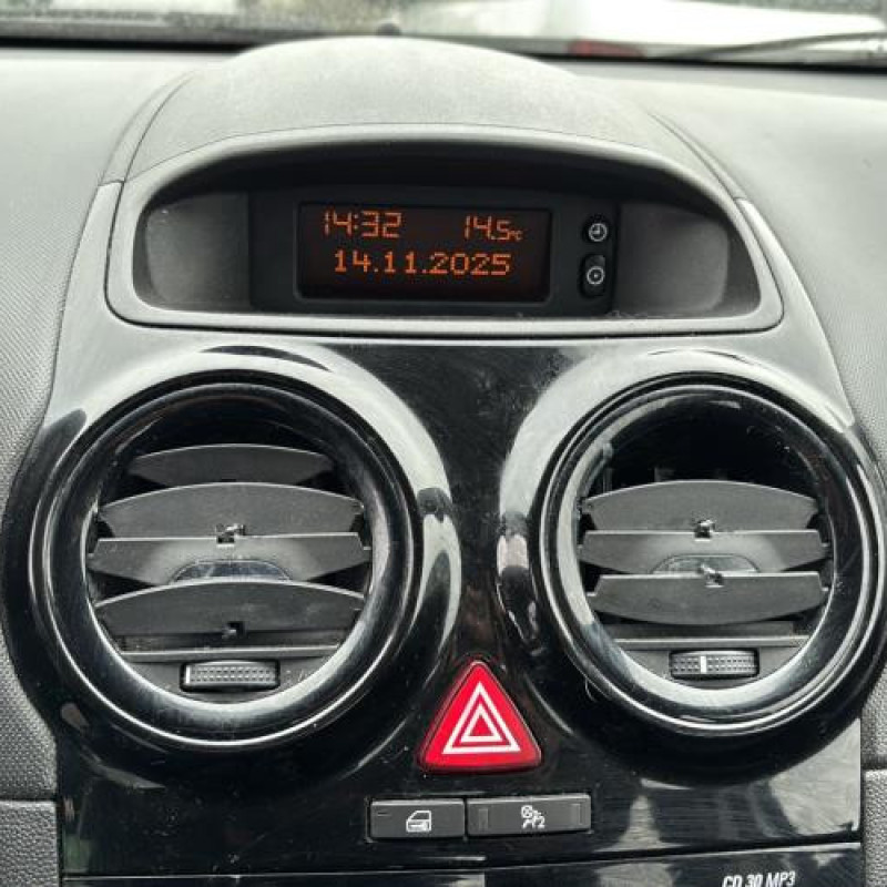 Feu arriere stop central OPEL CORSA D Photo n°15