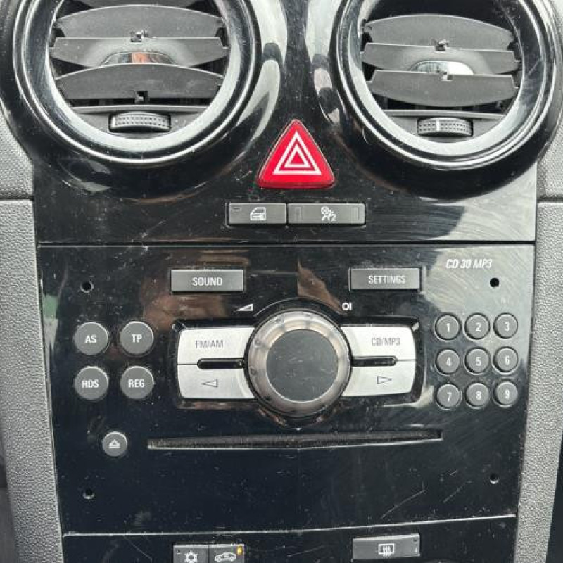 Feu arriere stop central OPEL CORSA D Photo n°16