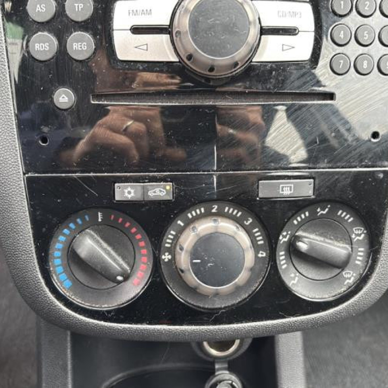 Feu arriere stop central OPEL CORSA D Photo n°17