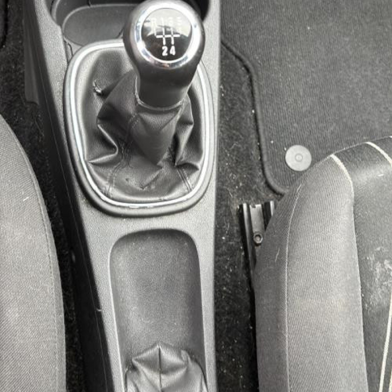 Feu arriere stop central OPEL CORSA D Photo n°18