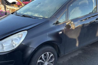 Feu arriere stop central OPEL CORSA D Photo n°1