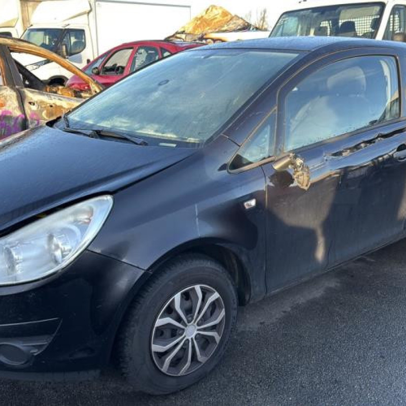 Feu arriere stop central OPEL CORSA D Photo n°1