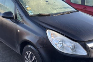 Feu arriere stop central OPEL CORSA D