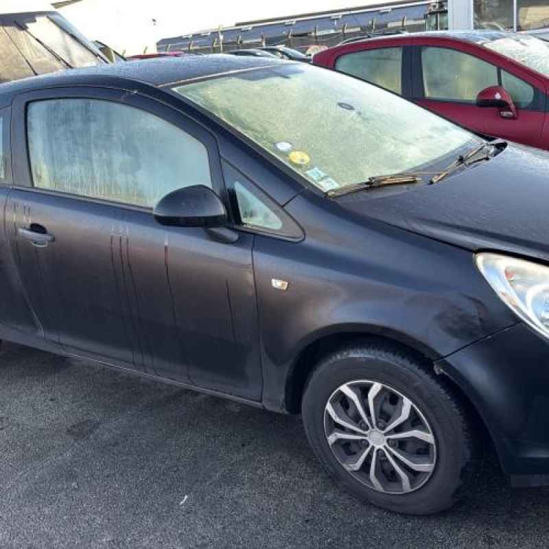 Feu arriere stop central OPEL CORSA D Photo n°4