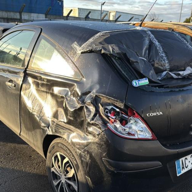 Feu arriere stop central OPEL CORSA D Photo n°7