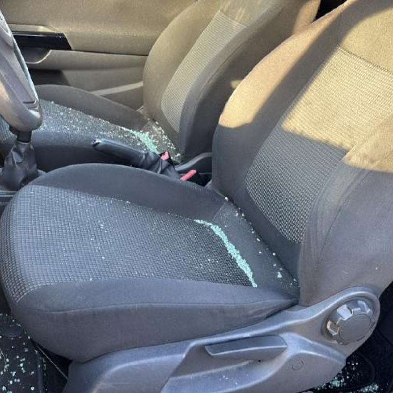 Feu arriere stop central OPEL CORSA D Photo n°12