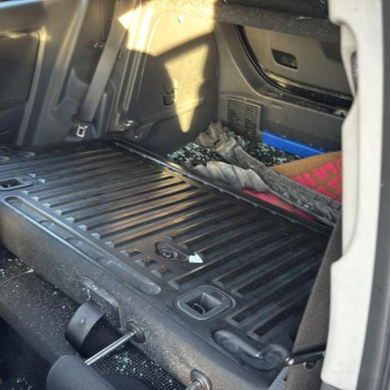 Feu arriere stop central OPEL CORSA D Photo n°15