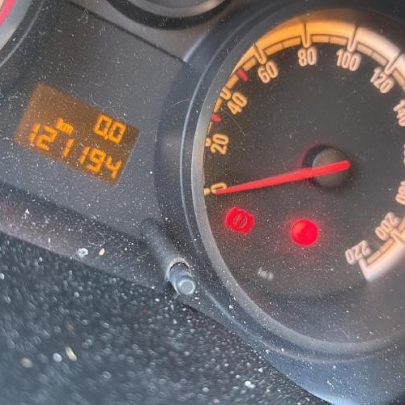 Feu arriere stop central OPEL CORSA D Photo n°18