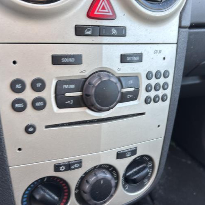 Feu arriere stop central OPEL CORSA D Photo n°20