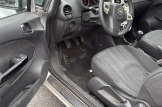 Custode arriere gauche OPEL CORSA D