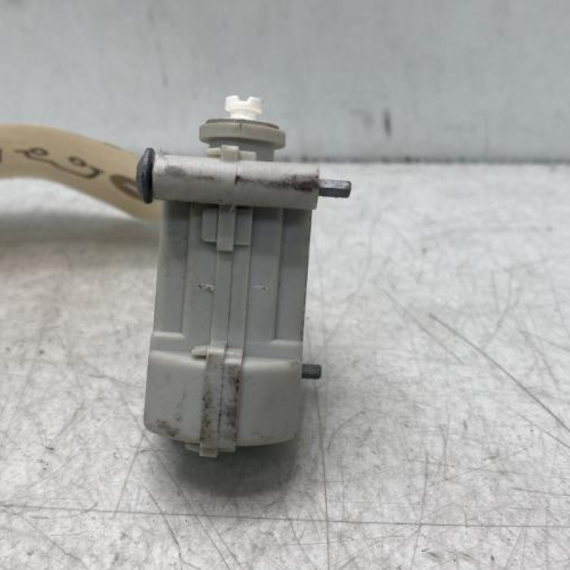 Actionneur verrou trappe d'essence VOLKSWAGEN POLO 4 Photo n°1