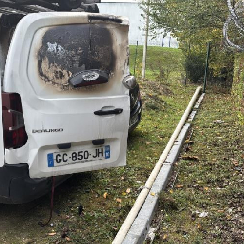 Etrier arriere droit (freinage) CITROEN BERLINGO 3 Photo n°7