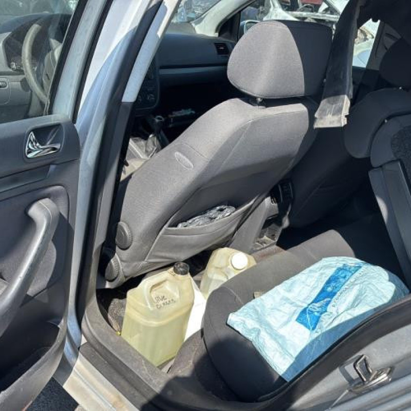 Actionneur verrou trappe d'essence VOLKSWAGEN GOLF 5 Photo n°16