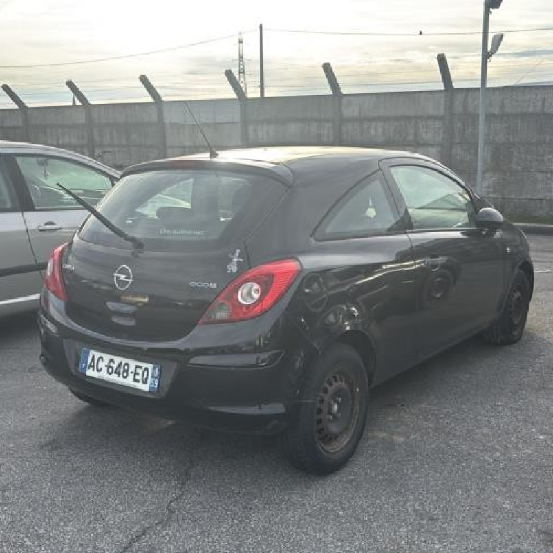 Feu arriere stop central OPEL CORSA D Photo n°4
