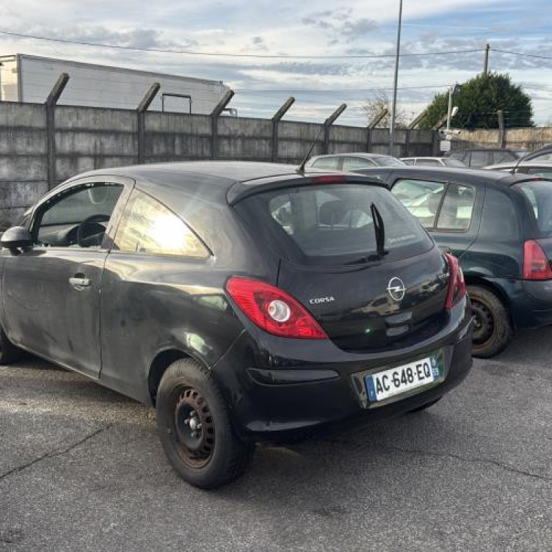 Feu arriere stop central OPEL CORSA D Photo n°5