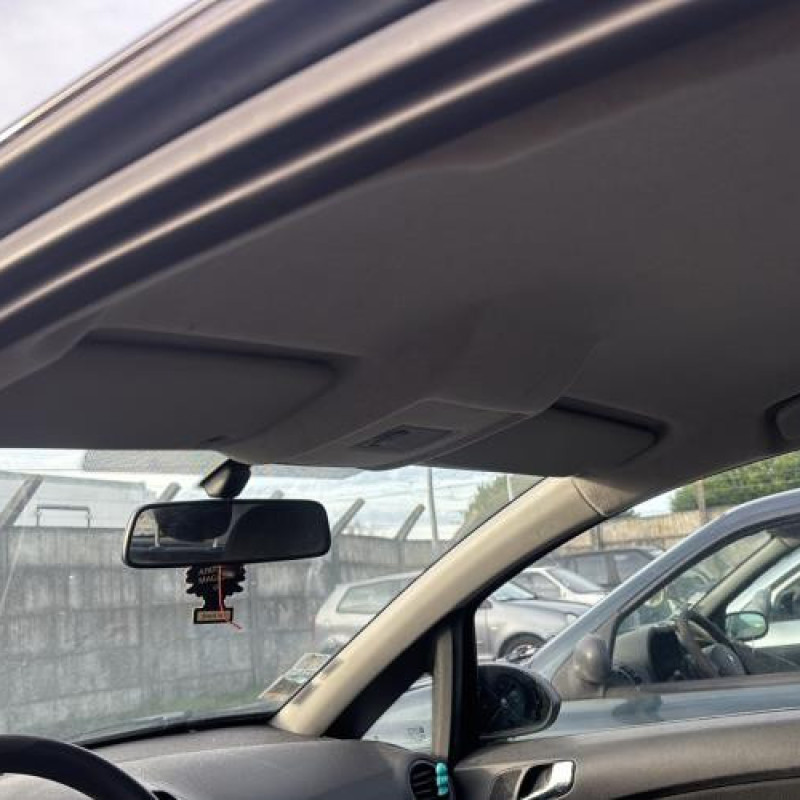 Feu arriere stop central OPEL CORSA D Photo n°12