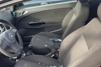 Feu arriere stop central OPEL CORSA D