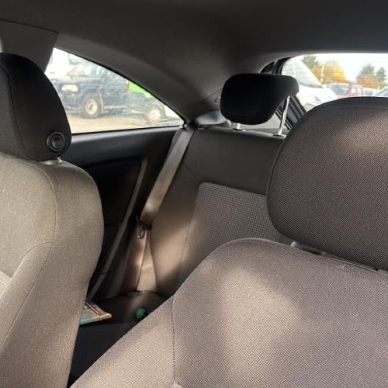 Feu arriere stop central OPEL CORSA D Photo n°18