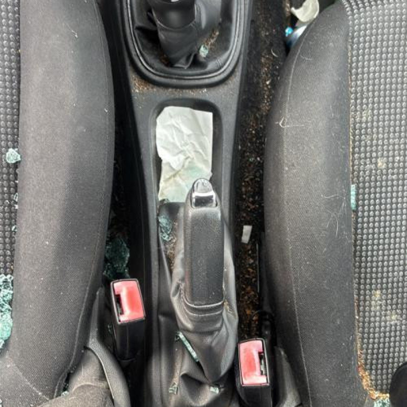 Feu arriere stop central OPEL CORSA D Photo n°19