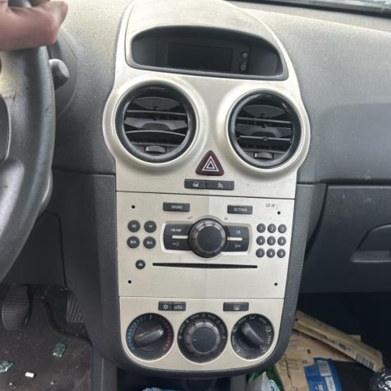 Feu arriere stop central OPEL CORSA D Photo n°20