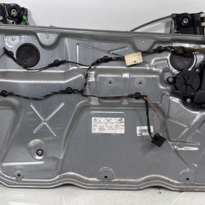 Leve vitre electrique avant gauche VOLKSWAGEN POLO 4 Photo n°1