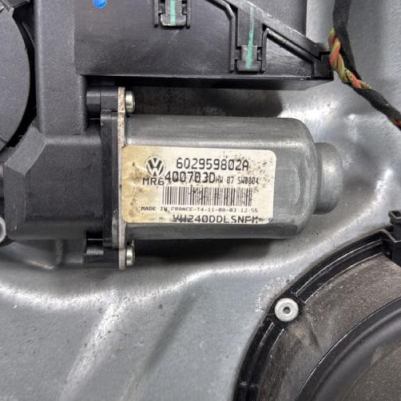 Leve vitre electrique avant gauche VOLKSWAGEN POLO 4 Photo n°3