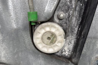 Leve vitre electrique avant gauche VOLKSWAGEN POLO 4