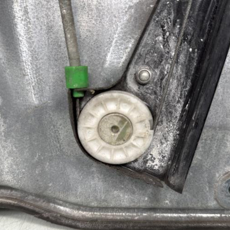 Leve vitre electrique avant gauche VOLKSWAGEN POLO 4 Photo n°4