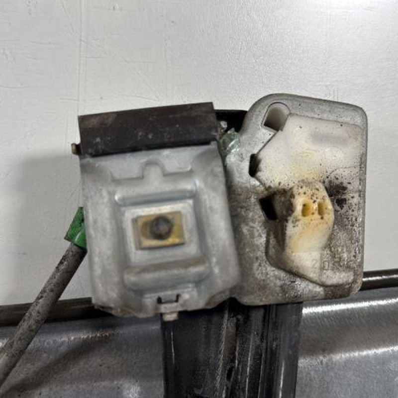 Leve vitre electrique avant gauche VOLKSWAGEN POLO 4 Photo n°5