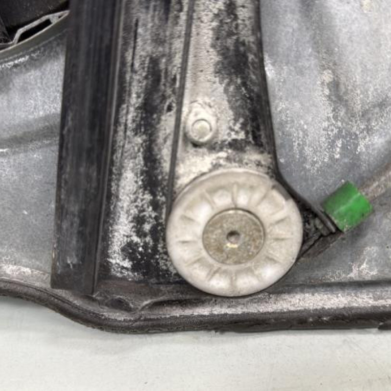 Leve vitre electrique avant gauche VOLKSWAGEN POLO 4 Photo n°7