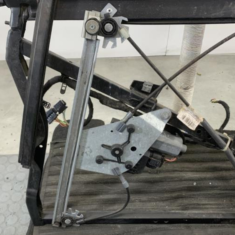 Leve vitre electrique avant gauche AUDI A6 2 Photo n°2