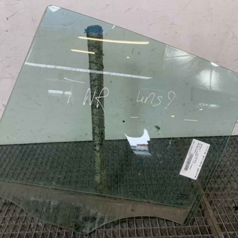 Vitre arriere gauche RENAULT CLIO 3 Photo n°1