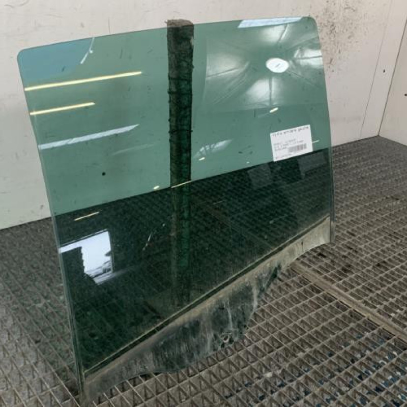 Vitre arriere gauche RENAULT CLIO 3 Photo n°2