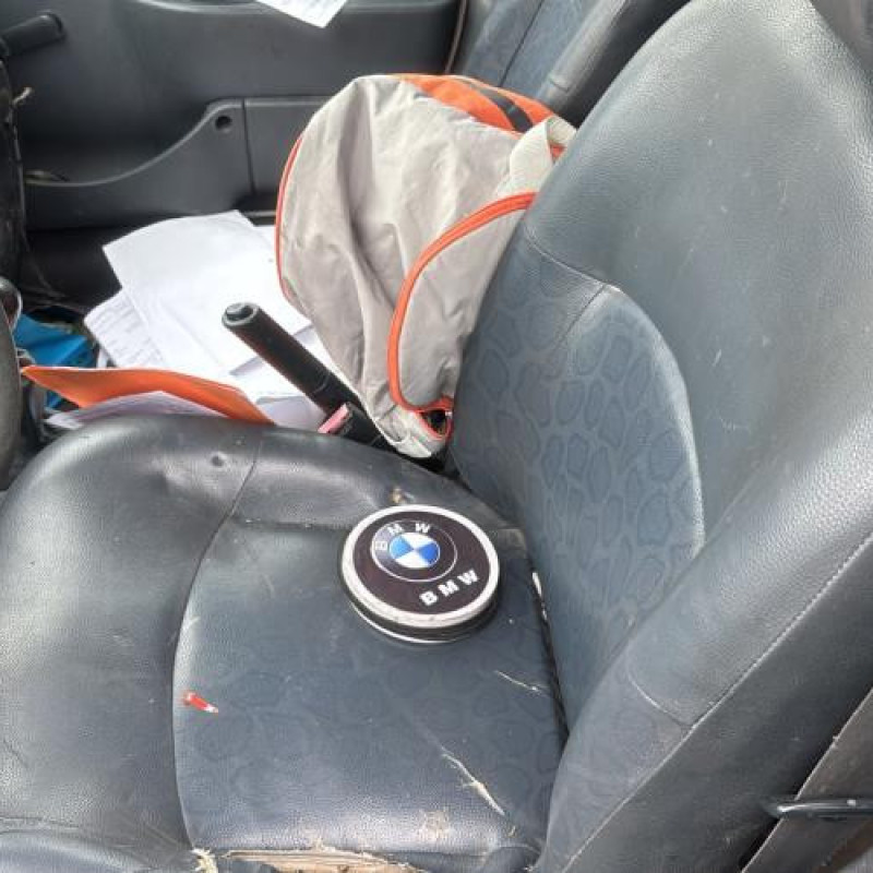 Poignee porte coffre gauche RENAULT KANGOO 1 Photo n°13