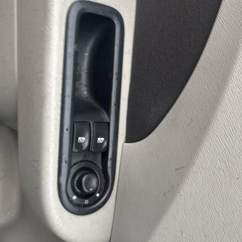 Pretensionneur de ceinture avant gauche RENAULT TWINGO 2 Photo n°14