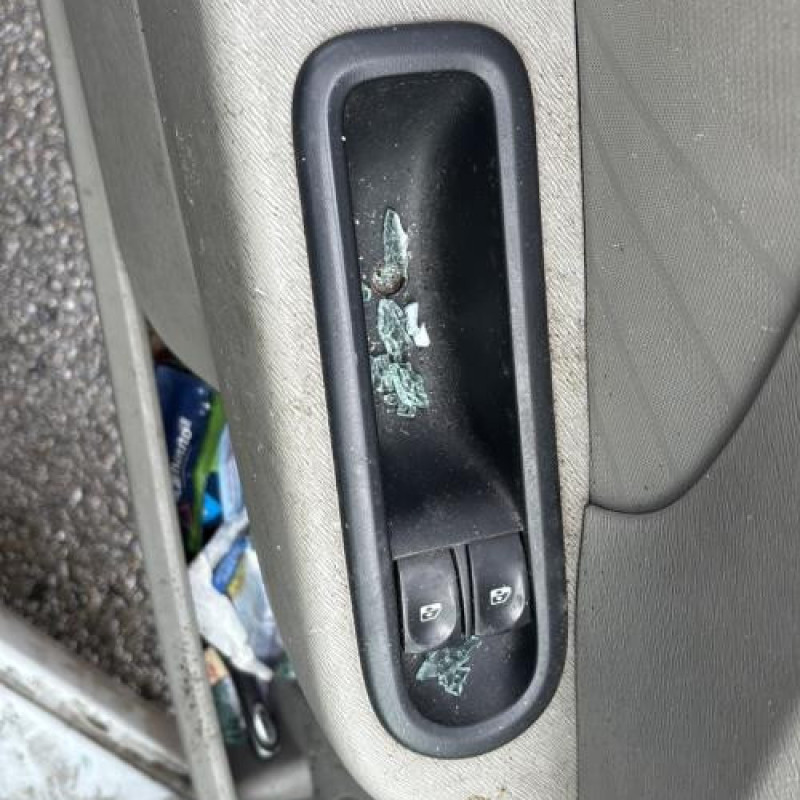 Capot RENAULT TWINGO 2 Photo n°19