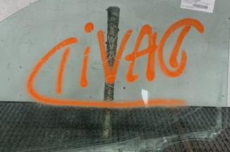 Vitre avant droit PEUGEOT PARTNER 3 Photo n°1