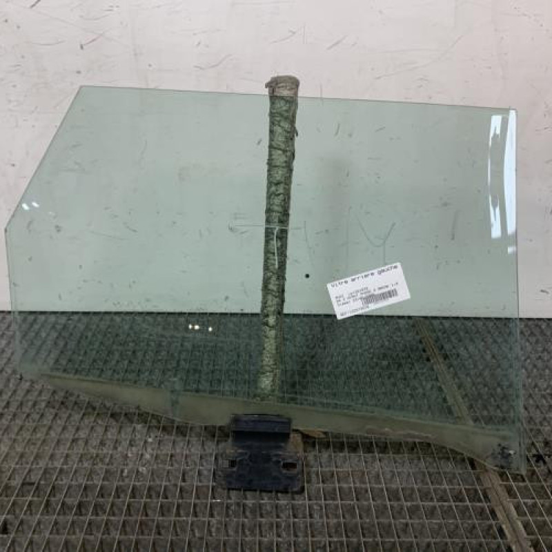 Vitre arriere gauche AUDI A4 2 Photo n°1