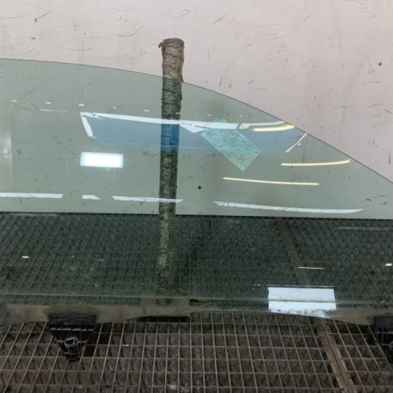 Vitre avant droit AUDI A4 2 Photo n°4