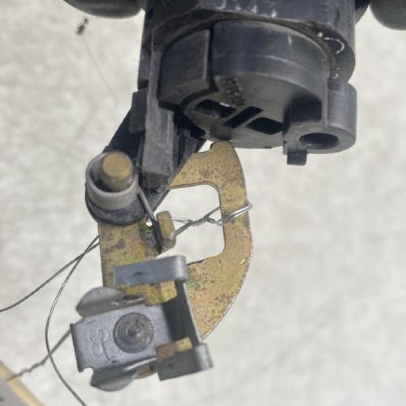 Bouton de coffre RENAULT TWINGO 1 Photo n°3