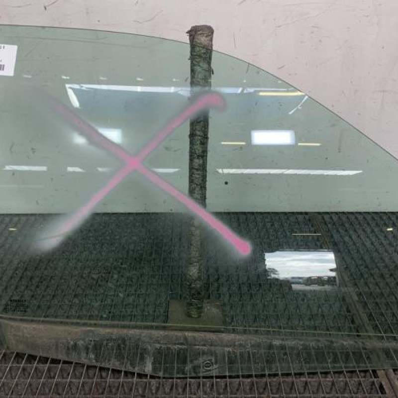 Vitre avant droit RENAULT CLIO 2 Photo n°1